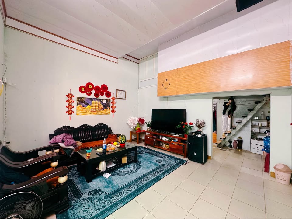 Nhà Cẩm Thủy 81m² - 1.58 Tỷ - Ngõ Ô Tô Rộng Thoáng