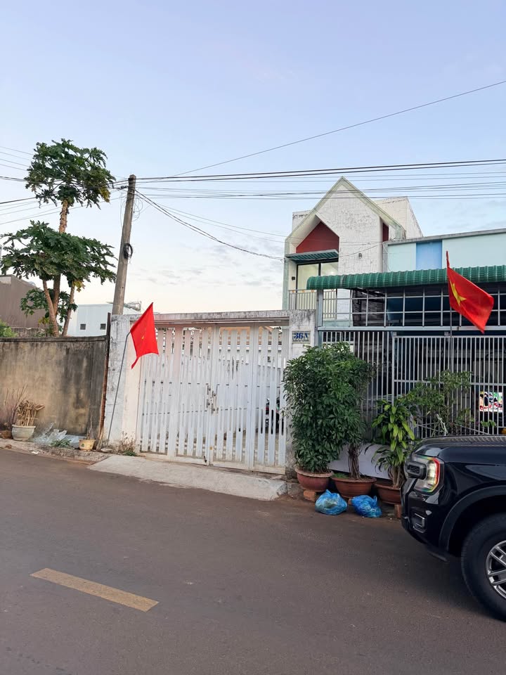 Nhà Mặt Tiền Đường A5, Buôn Ma Thuột - 108m² Giá 4.2 Tỷ, Sẵn Sàng Xây Mới