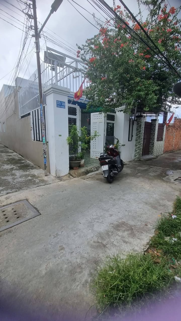 Cho thuê nhà 100m² trung tâm Phan Thiết - 2PN, 2WC, Sân thoáng