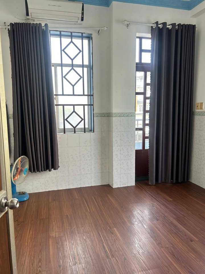 Cho thuê phòng nữ Q6 - 16m², WC riêng, gần chợ Hồ Trọng Quý