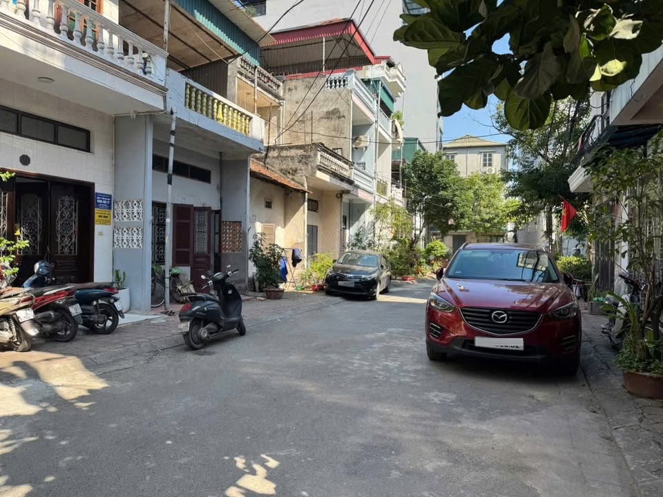 Nhà Phố 3 Tầng Đức Giang, Long Biên - 61.8m² - Ô Tô Tránh, 2 Mặt Thoáng