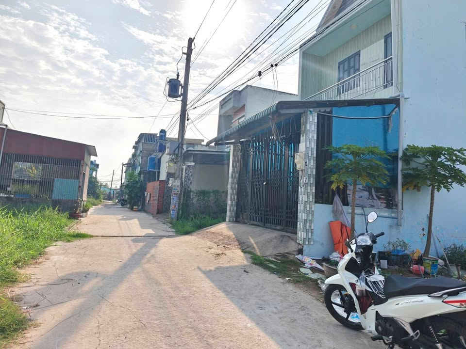 Bán gấp đất thổ cư 105m² Đức Hòa Đông, Long An - Sổ hồng riêng, giá 1.35 tỷ