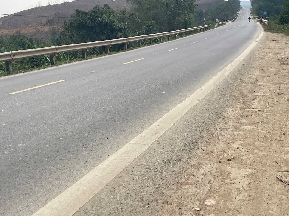 Đất Mặt Tiền Hồ Chí Minh, Yên Thủy 1290m² - Cơ Hội Vàng Đầu Tư