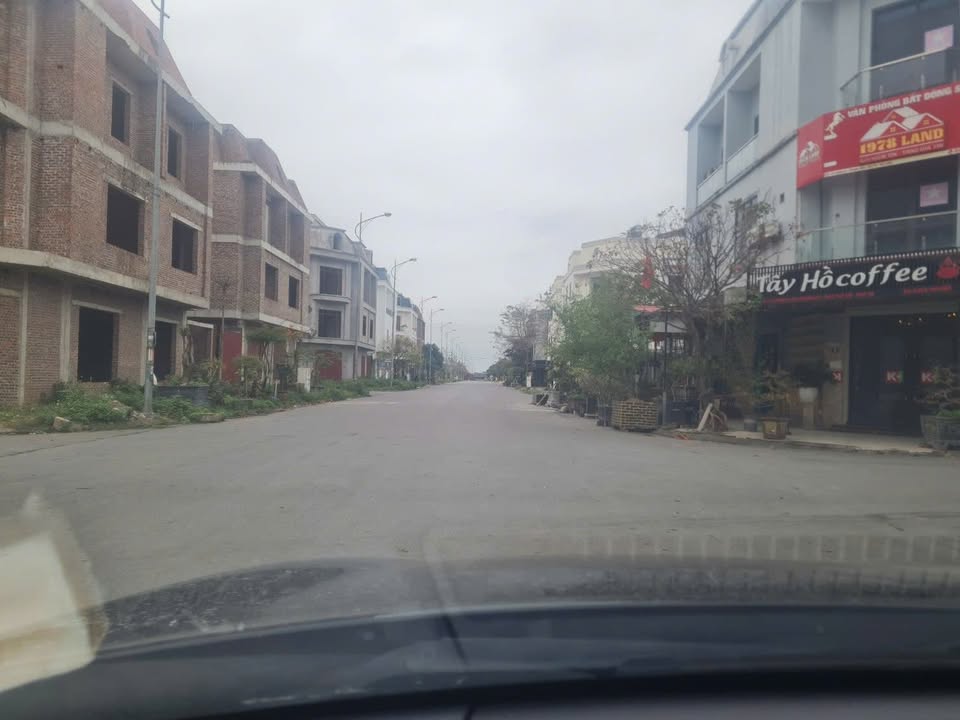 Nhà Lô Góc 3.5 Tầng Khu ĐT Tùng Bách - 119.6m² - Sổ Hồng Sẵn Sàng