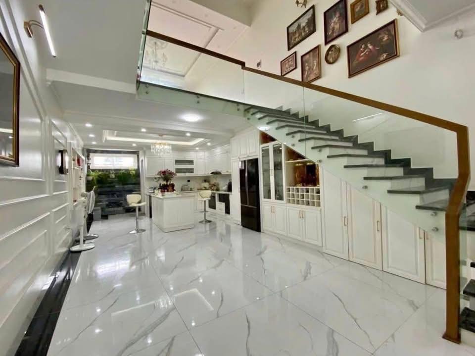 Nhà 3 Tầng Đẹp 90m² Mặt Tiền 5m Đường Trịnh Tùng, TP Thanh Hóa - Kinh Doanh Hoặc Ở Đều Tuyệt Vời