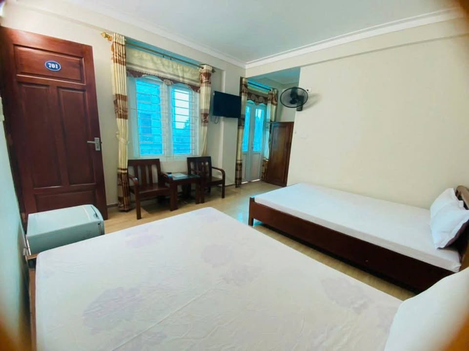 Bán Khách Sạn 140m² Trung Tâm Bãi Tắm C Sầm Sơn - Dòng Tiền 1.4 Tỷ/Năm