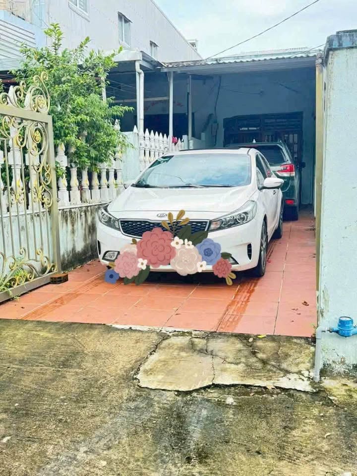 Nhà 90m² Hẻm Nguyễn Thông, Quảng Ngãi - Hướng Nam, 2PN, Giá Tốt