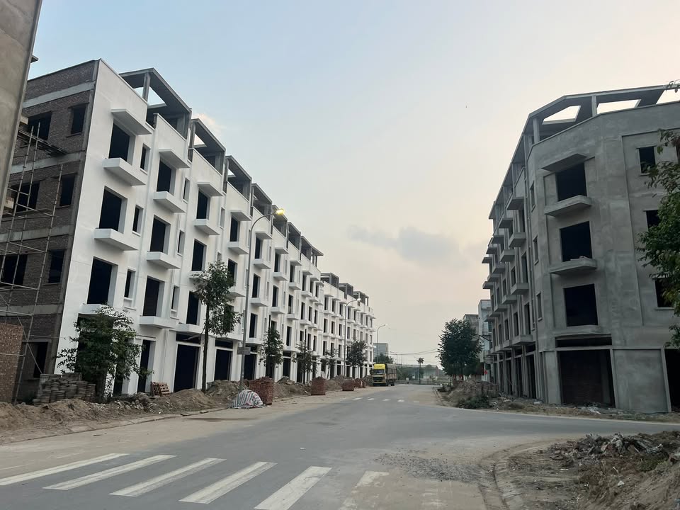 Nhà 5 Tầng Trung Tâm Từ Sơn 105m² - Kinh Doanh Đa Ngành, Giá 6 Tỷ