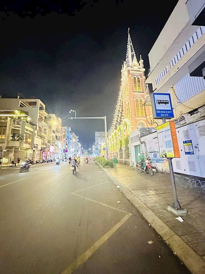 Nhà Phố 50m² Quận 1 - 7PN - 8 Tỷ, Gần MT Trần Quang Khải