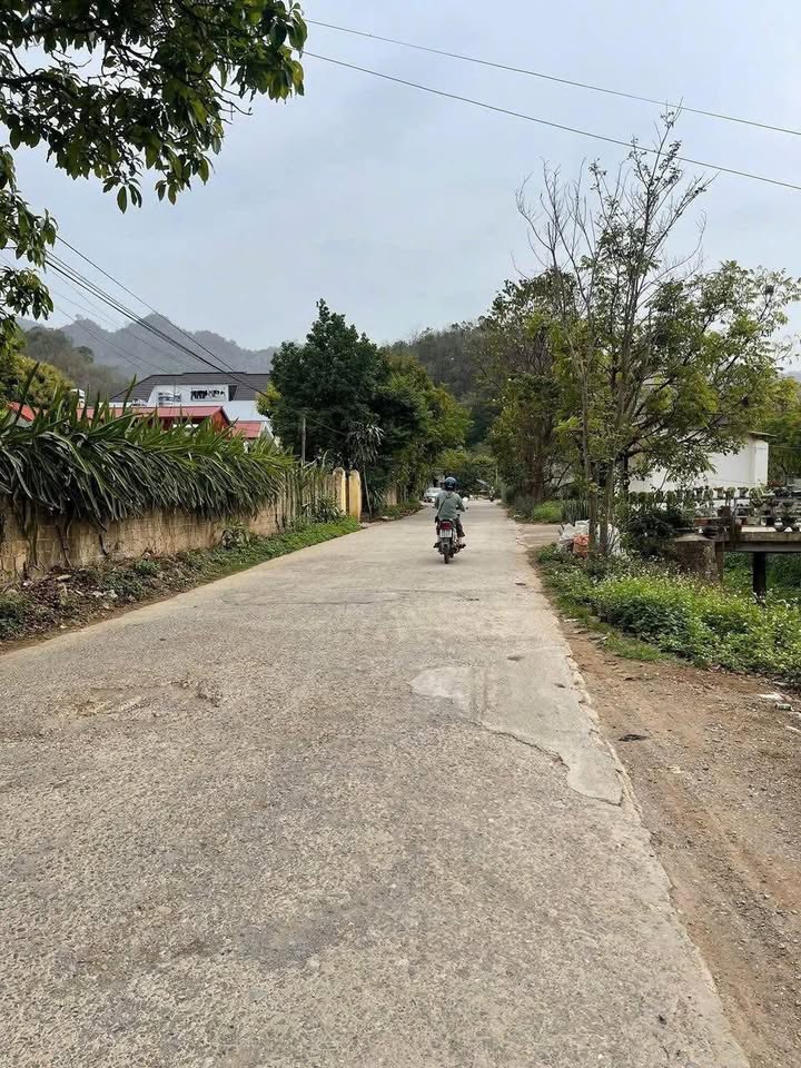 Đất Nền Mặt Tiền Phan Đình Giót, Mộc Châu - 100m² Thổ Cư, Sẵn Sổ Đỏ