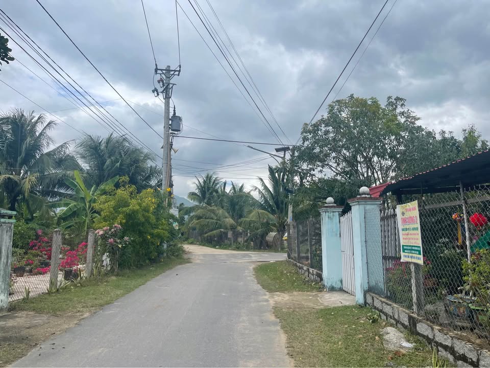 Nhà cấp 4 mới đẹp 310m² hướng Đông, Xã Vạn Phú, giá 1.5 tỷ