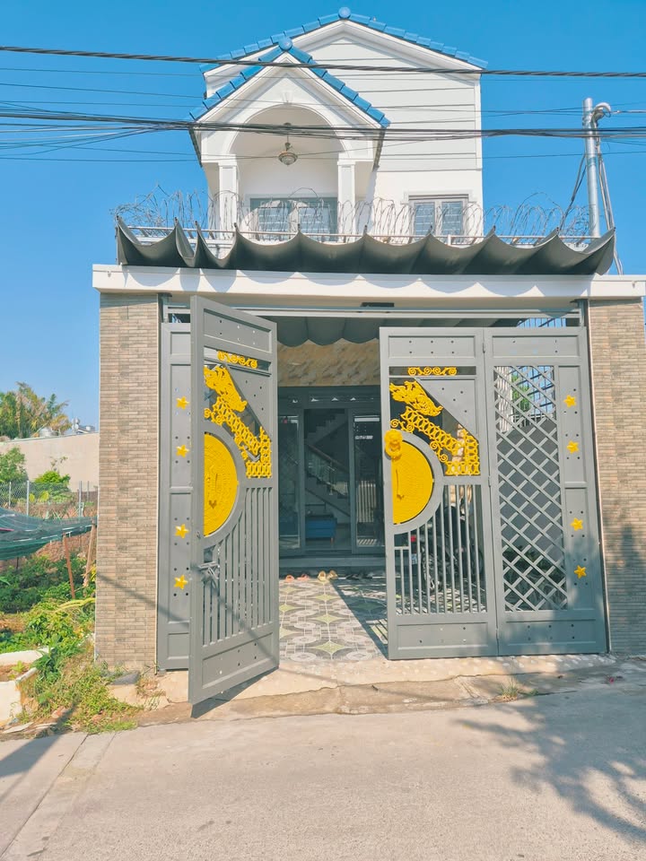 Nhà Góc 2 Mặt Tiền Ngay Chợ Trảng Dài, Biên Hòa - 110m², Sổ Hồng Riêng