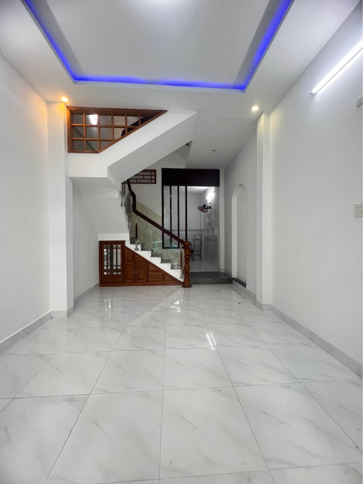 Nhà Mặt Tiền Nguyễn Thị Minh Khai, Quy Nhơn 40.7m² - Sổ Hồng, 3 Tầng, Giá 5.3 Tỷ