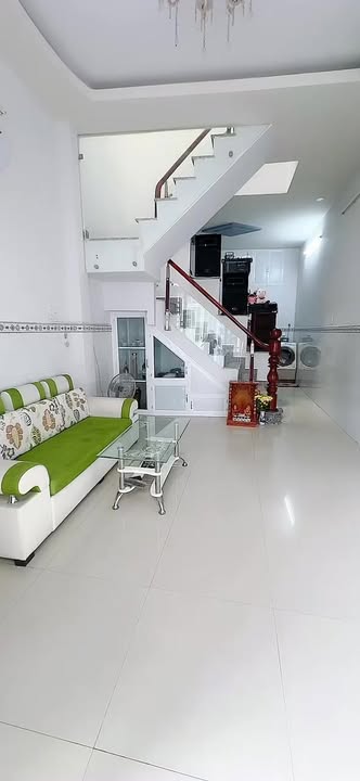 Nhà 1 Trệt 1 Lầu, 35m² Sổ Chung Cần Giuộc - Giá 950 Triệu