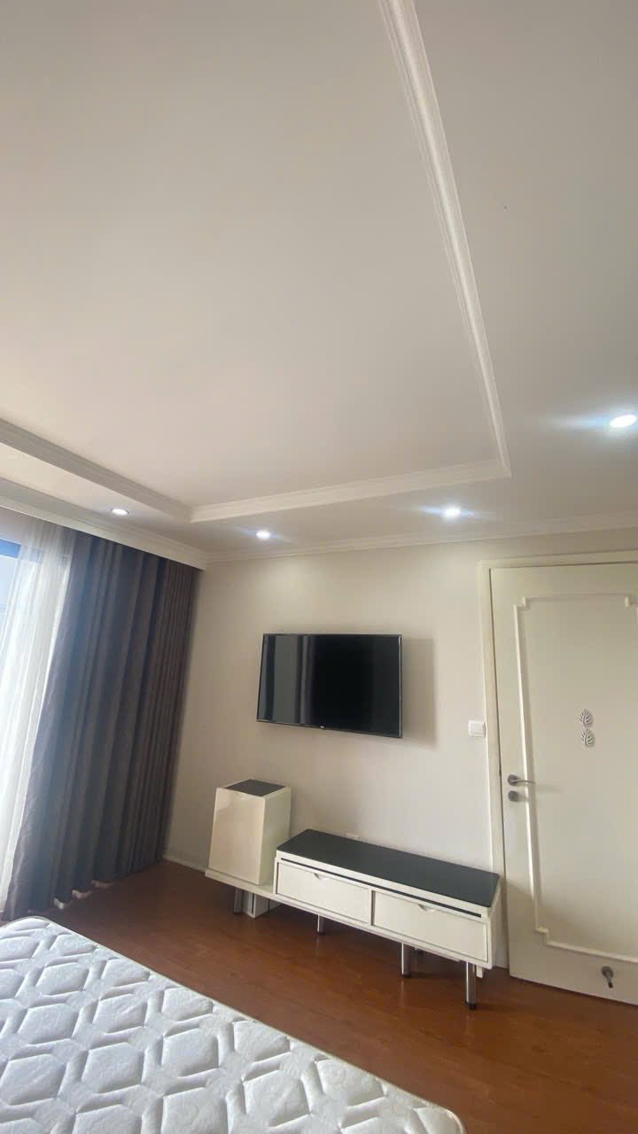 Cho thuê Căn hộ Tân Hoàng Minh Hoàng Cầu 99m² View Hồ - 23 Triệu/Tháng