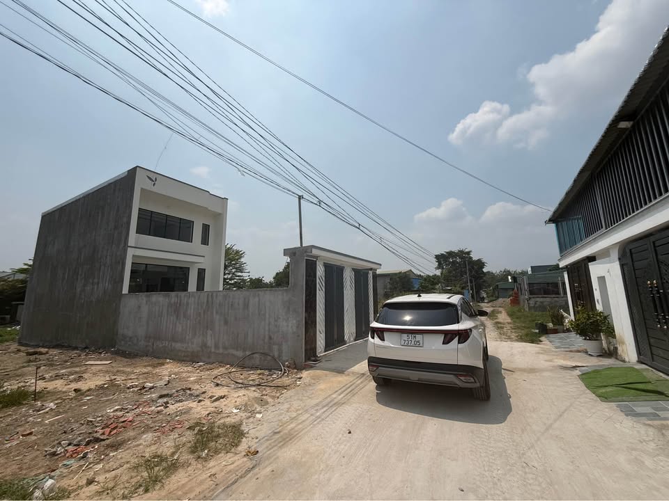 Nhà Trệt Lửng 5x26m, Sân Xe Hơi Rộng Tại Tân Định, Bến Cát - 2.2 Tỷ