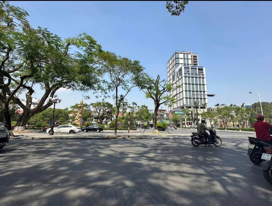 Nhà Phố Nguyễn Đức Cảnh, Hải Phòng - 40m² x 3 Tầng, Ô Tô Vào Nhà, Giá 5.3 Tỷ