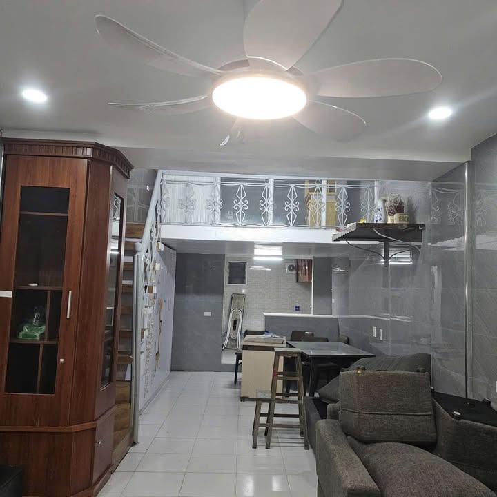 Nhà Tập Thể Tầng 1 Phùng Chí Kiên, Cầu Giấy - 60m², Giá 6 Triệu/Tháng