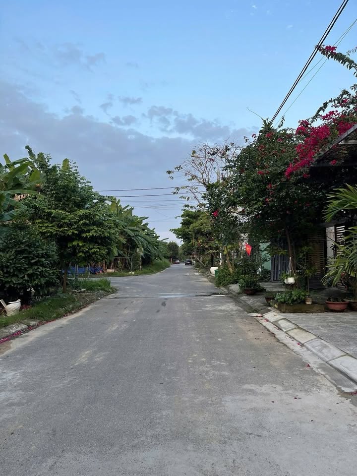 Nhà 3 Tầng Hiện Đại 100m² Đường Lỗ Giáng, Đà Nẵng - Giá Tốt