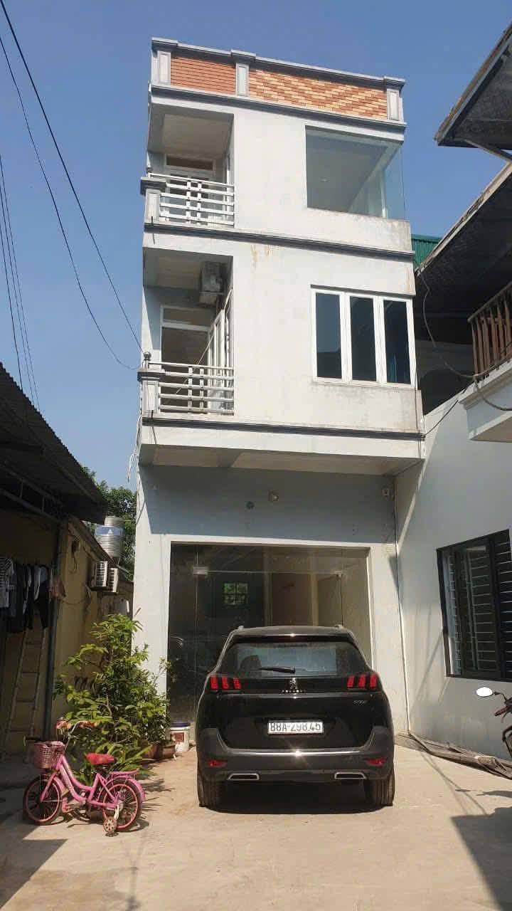 Cho thuê nhà 3 tầng mặt phố Đầm Vạc, Vĩnh Yên - Rộng rãi, thoáng mát