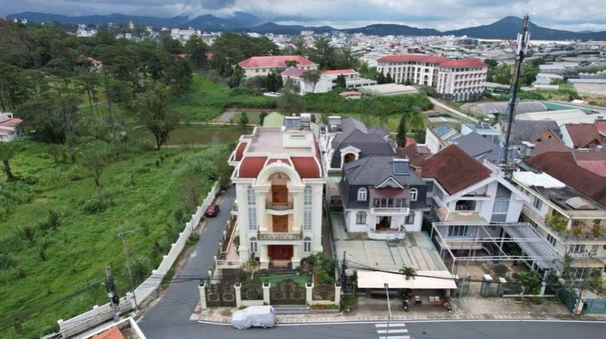 Bán Biệt Thự Góc 2 Mặt Tiền Đà Lạt - View Đồi Trà, Cạnh Đại Học Đà Lạt - 335.5m²