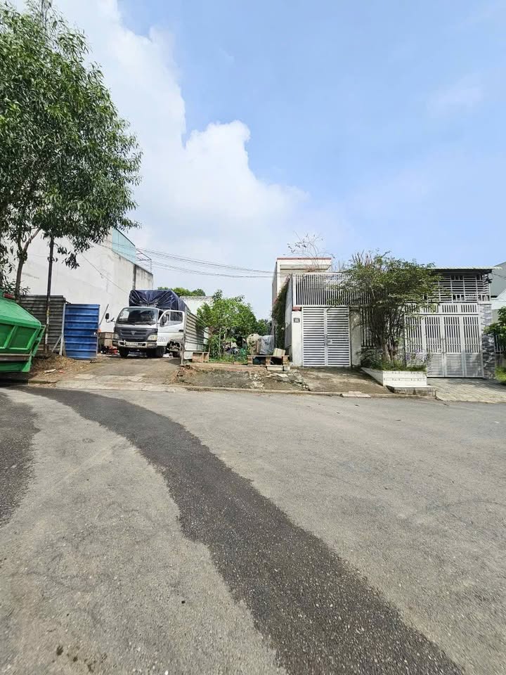 Bán Đất Mặt Tiền Tân Hiệp Dĩ An 82.3m² - Sổ Hồng Riêng, Giá 2.4 Tỷ