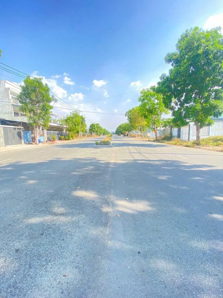 Bán Đất Vàng Dĩ An 159.6m² Mặt Tiền Trục Chính D6 - 6.75 Tỷ