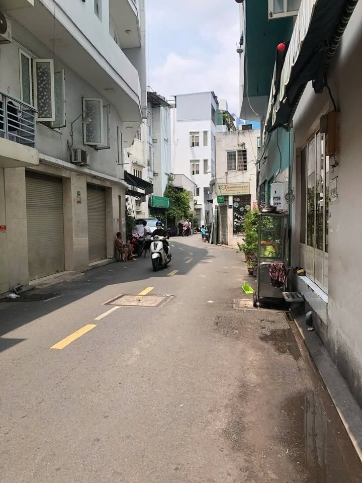 Nhà Mặt Tiền Hoa Đào Phú Nhuận - 58.9m² CN, 3 Tầng, 4PN - Giá 22 Tỷ