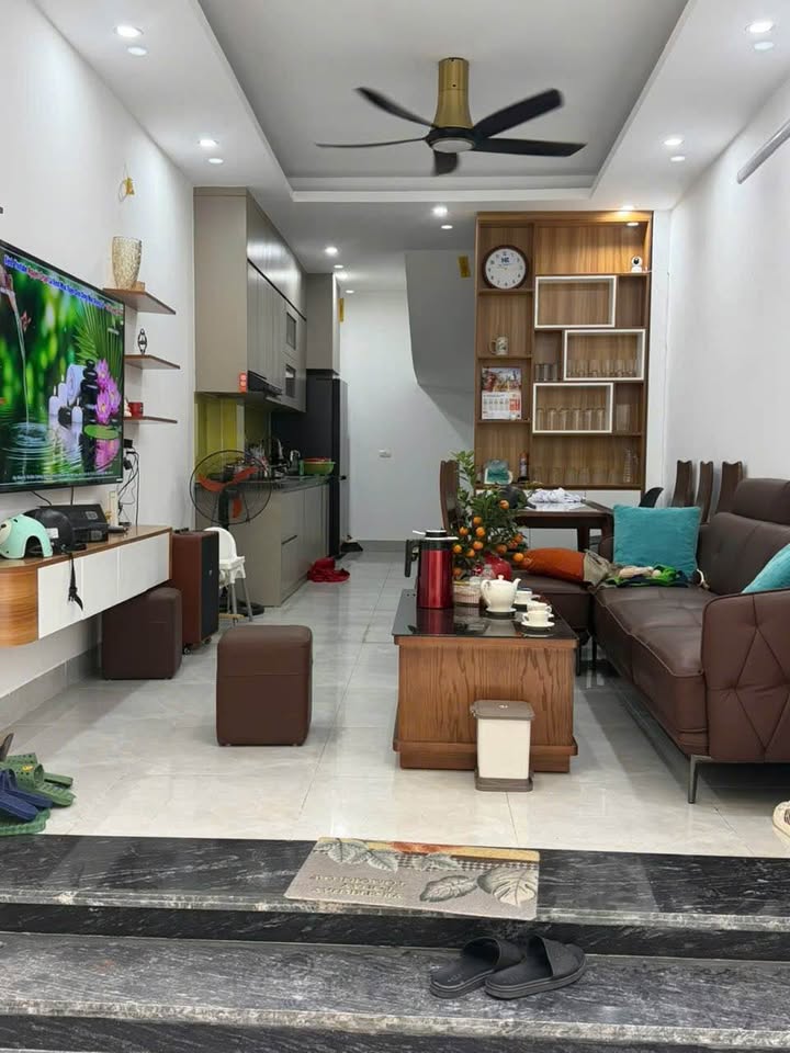 Nhà 36m² Thạch Bàn, Long Biên - 5 Tầng Full Nội Thất, Giá 8.5 Tỷ