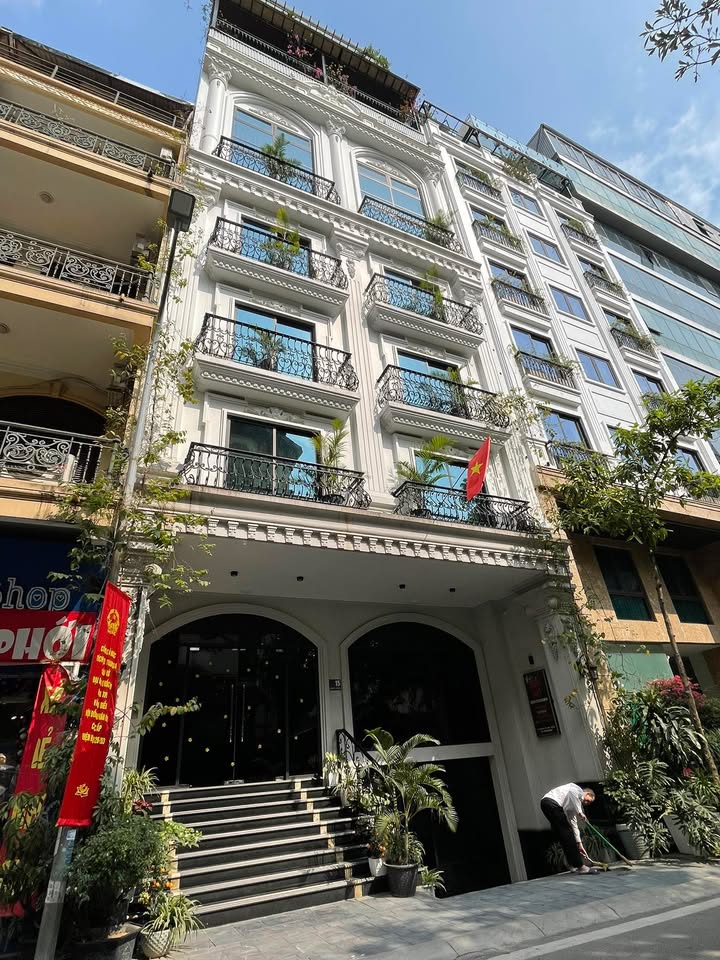 Mặt phố Tây Hồ 200m² - GPXD 9 tầng, kinh doanh đắc lợi