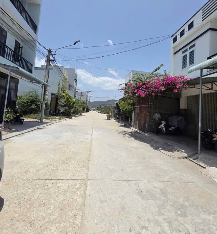 Đất Nền Dĩ An 60m² Hướng Đông Nam - Sổ Hồng Sẵn Sàng