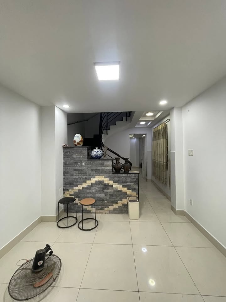 Cho thuê nhà 6PN, hẻm xe hơi, P7 Phú Nhuận - 20 Triệu/Tháng