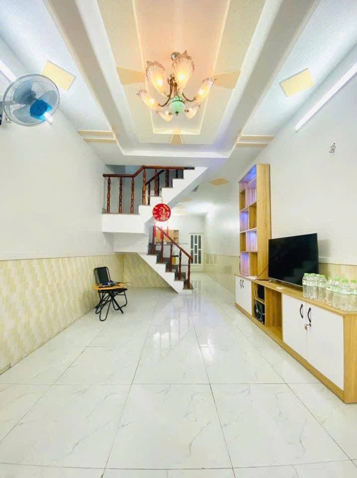 Cho thuê nhà hẻm xe hơi Phường Hiệp Thành, Quận 12 - 49m², 2PN, Sẵn Nội Thất