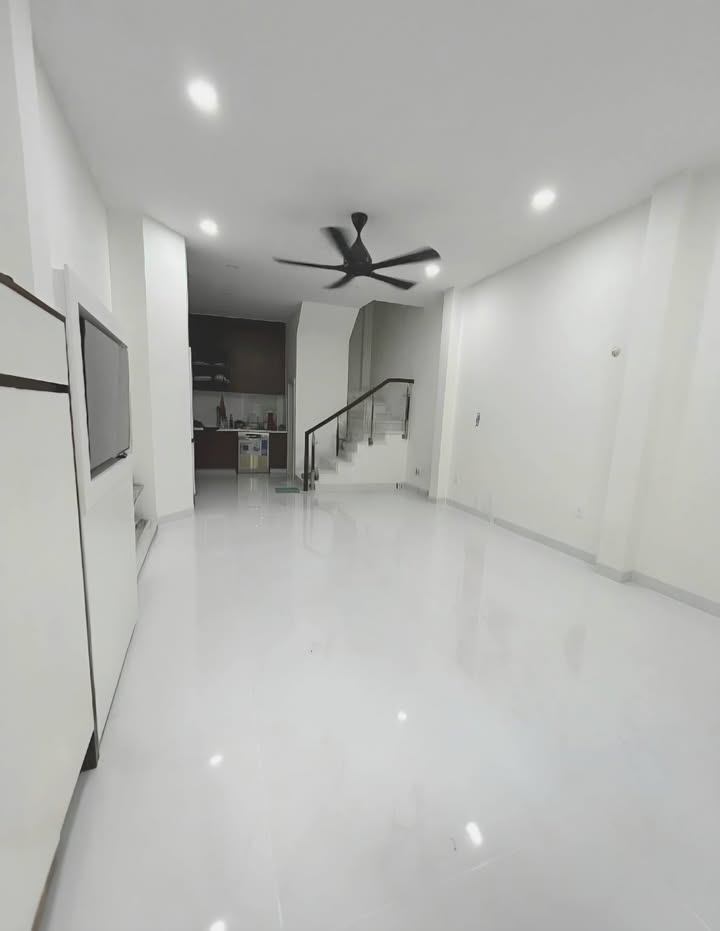 Nhà 4 Tầng Mặt Tiền Hồng Lạc, Tân Bình - 40m² Sẵn Nội Thất Cao Cấp - 6.2 Tỷ