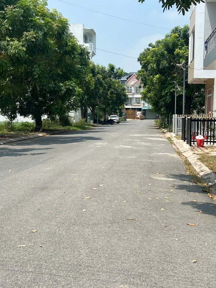 Nhà Vườn Kiên Cố 165m² Tại Bến Lức - Giá 4.8 Tỷ - Sẵn Sàng Kinh Doanh