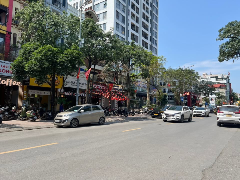 Nhà Phân Lô Cán Bộ Nguyễn Sơn, Long Biên - 80m², 3 Tầng, Kinh Doanh, Oto Tránh - 28 Tỷ