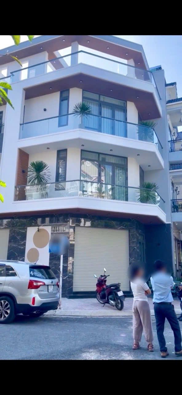 Nhà Góc 2 Mặt Tiền Bình Chuẩn, Thuận An - 4PN, Full Nội Thất, Giá 15 Triệu