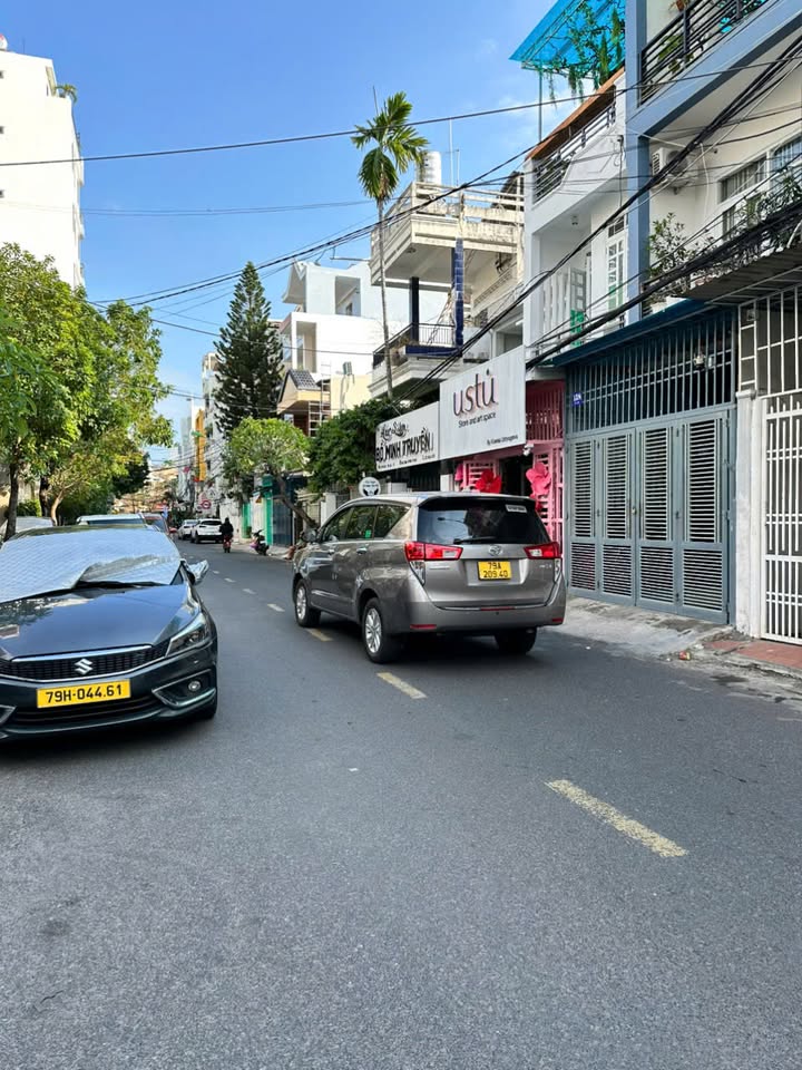 Nhà Mặt Tiền Mê Linh Nha Trang 92m² - Kinh Doanh Sầm Uất, 5PN, 3 Tầng