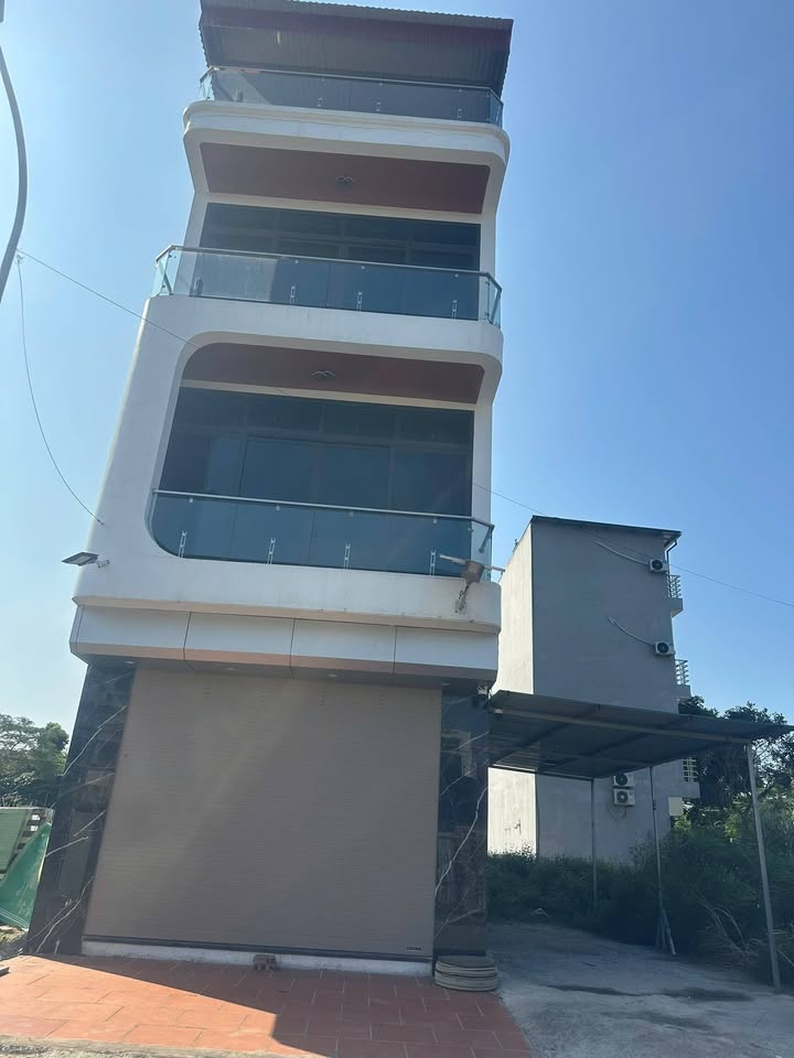 Bán nhà 3 tầng Chu Mẫu, Quế Võ 90m² - Ô tô vào nhà, giá 6 tỷ