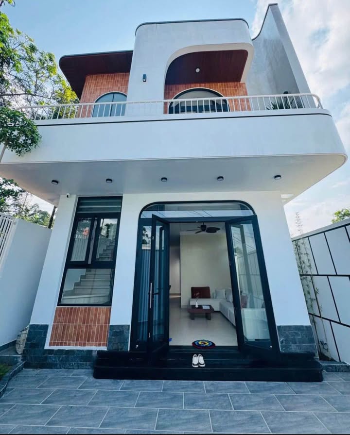 Nhà 2 Tầng Luxury Hoài Thanh, Huế - 100m² Sổ Hồng, Giá 2.9 Tỷ