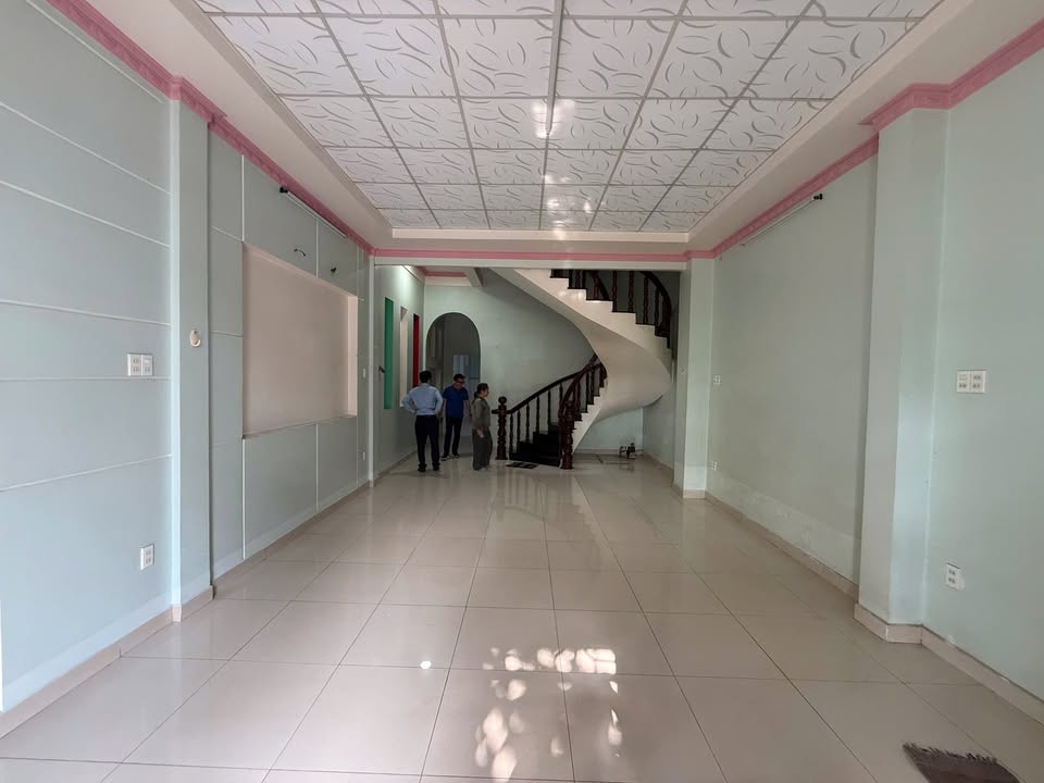 Nhà Mặt Tiền Phan Văn Khỏe Mỹ Tho 90m² - 3 Lầu, Sổ Hồng Riêng