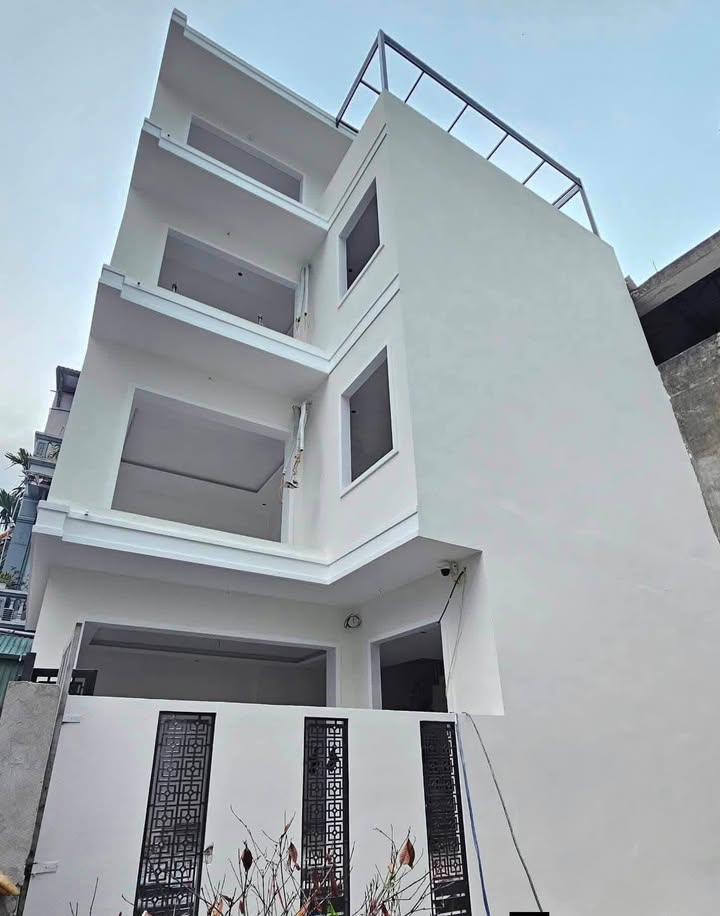 Nhà 4 Tầng Thượng Thanh, Long Biên - 5PN Khép Kín, Sổ Hồng, Giá Dưới 9 Tỷ