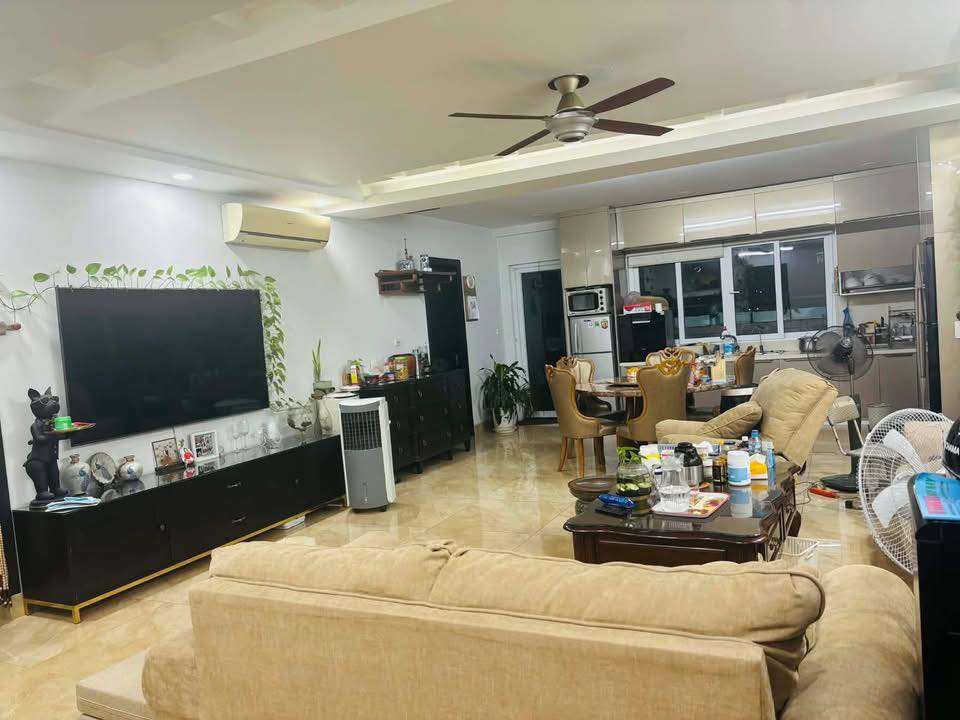 Chung cư Việt Hưng Long Biên - Căn hộ 150m² 3PN, Sổ hồng lâu dài, Giá tốt