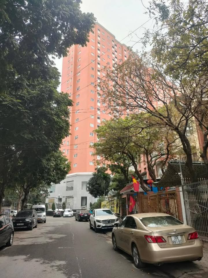 Biệt thự Nghĩa Đô 137m² - 96 Tỷ - Sổ Đỏ Chính Chủ, Gần Starlake