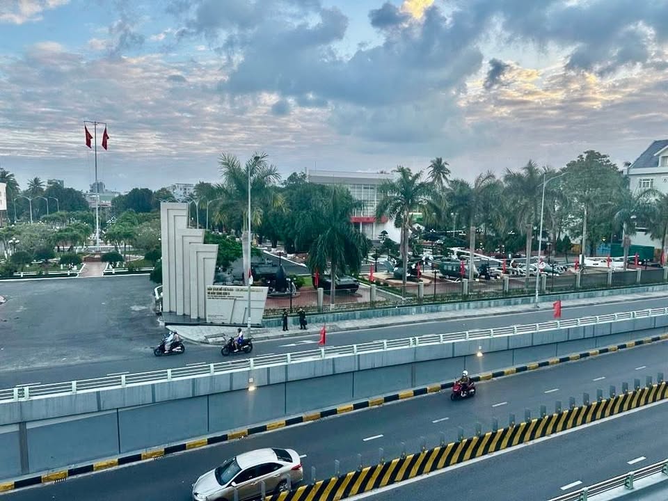 Cho thuê nhà 3 tầng đường nối Sân Bay - Mỹ Khê, Đà Nẵng, 35 triệu/tháng