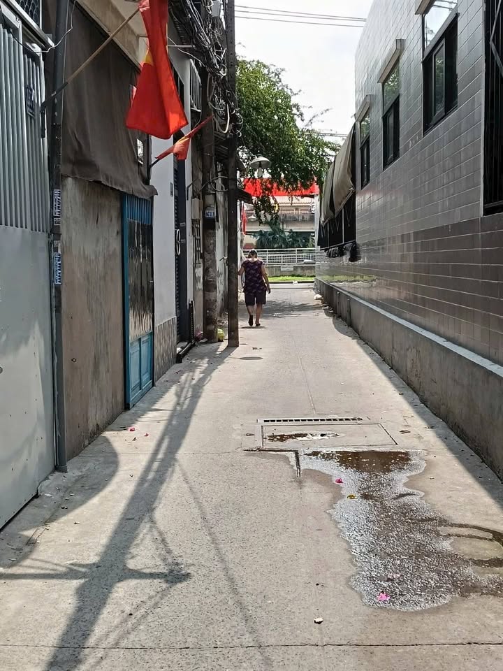 Nhà 3.95 Tỷ, 3 Lầu, Hẻm 3m Phú Định, Quận 8 - Sẵn Sàng Đón Tết!