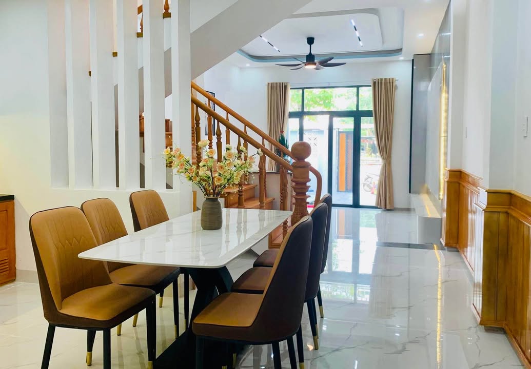 Nhà 2 Tầng Full Nội Thất 100m² Sát Bến Xe Đà Nẵng - 5.x Tỷ