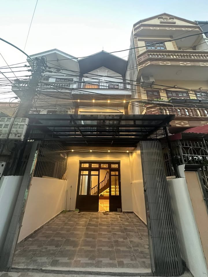 Nhà 3 Tầng Lê Lợi 106m² Hướng Đông - Ô Tô Tận Sân Giá 2.95 Tỷ