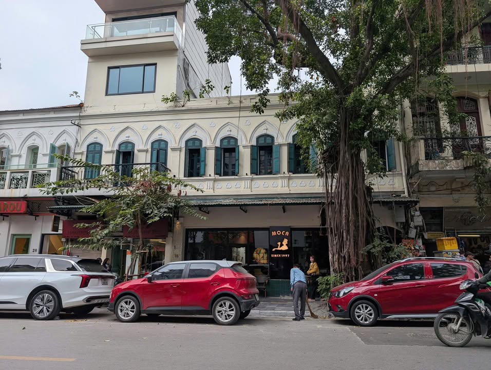 Cho Thuê Mặt Bằng Mặt Phố Hoàn Kiếm 280m² - Kinh Doanh Đắc Lợi