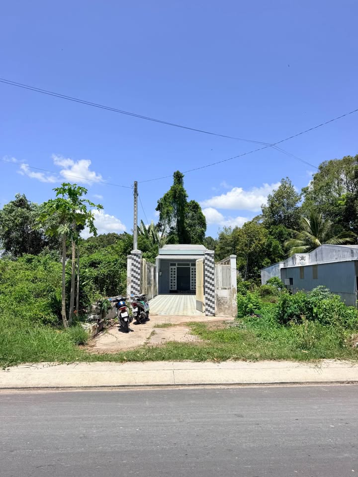 Nhà Mặt Tiền Trà Vinh 100m² - Vị Trí Đắc Địa, Giá 1.65 Tỷ